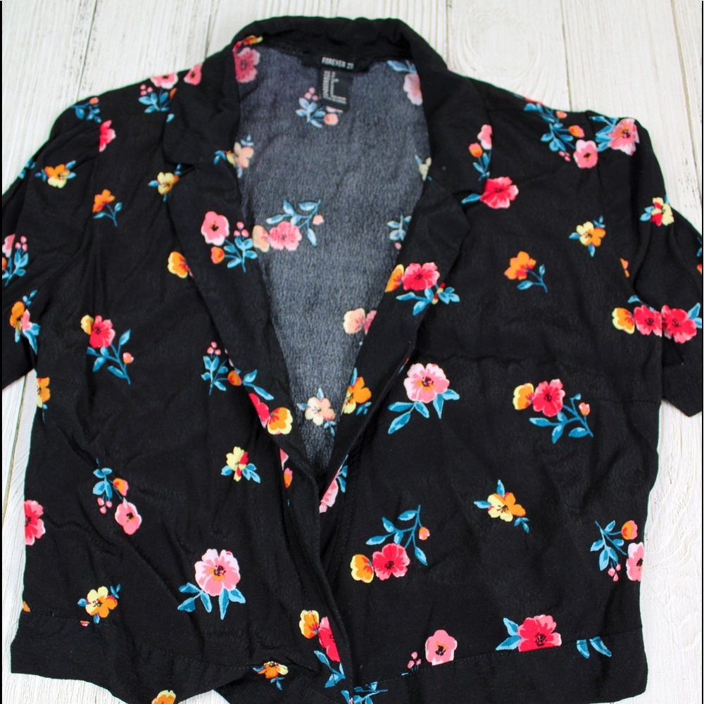 Flirty Floral Tie-up Crop Top